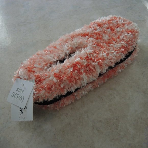 4/$25 Pull On Fuzzy Slipper Socks Feather Yarn Apricot Color Size Small - Picture 1 of 7